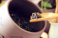黑茶是用什么茶叶制成的？