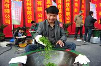 杭州江南茶叶市场举办钱塘龙井茶炒制比赛