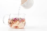 玫瑰花茶冲泡要点水需要70～80℃