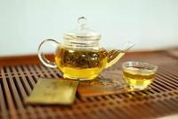 首乌补益肝肾茶美容养颜，适于女性饮用