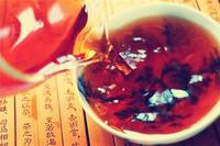 普洱茶的“樟香、枣香、糯米香”等香味由什么决议？