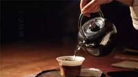 银壶客：每位茶艺师都应有一把自己的专属银壶。