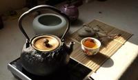 用铁壶泡茶来改善水质