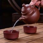 宜兴紫砂壶泡茶之佳，在于能尽得茶之色香味