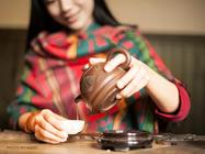 茶韵自然的优雅分享品茶的时光