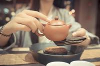 茶传统式泡法的特色道具简单，泡法自由
