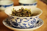 茶叶科普月光白与白牡丹茶的各类比较