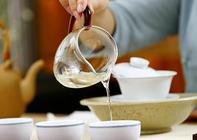 茶的疗效：便秘老人宜多喝红茶和普洱茶