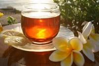 其实喝红茶时往里面加糖可以预防胃炎