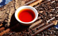 如何在冲泡普洱茶时避免出现“酱油汤”？