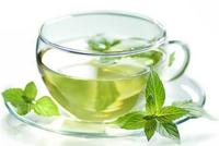 夏季到了，喝绿茶清热解暑。