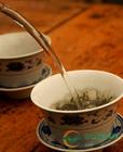 喝绿茶最好用沸水沏茶