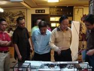 上海举办的“非物质文化遗产”紫砂壶展