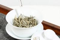 白茶的特效：白茶防暑降温中的独特作用