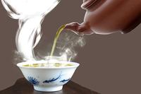在泡茶时稍微加一些茶梗才会泡的更香